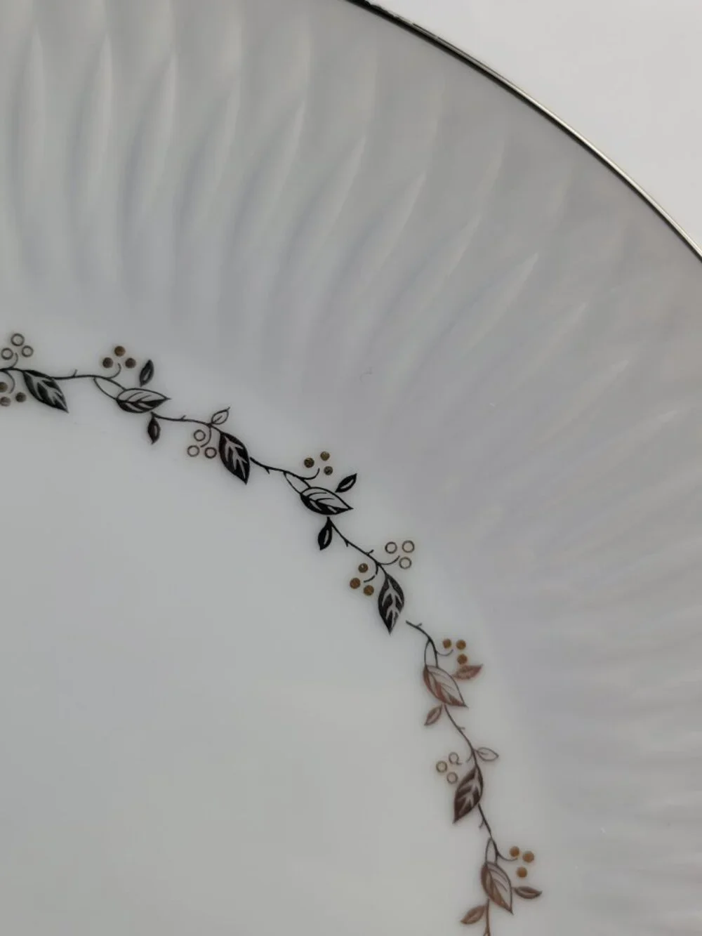 FOUR Sango Carillon Dinner Plates White Gold Berries Platinum Leaves